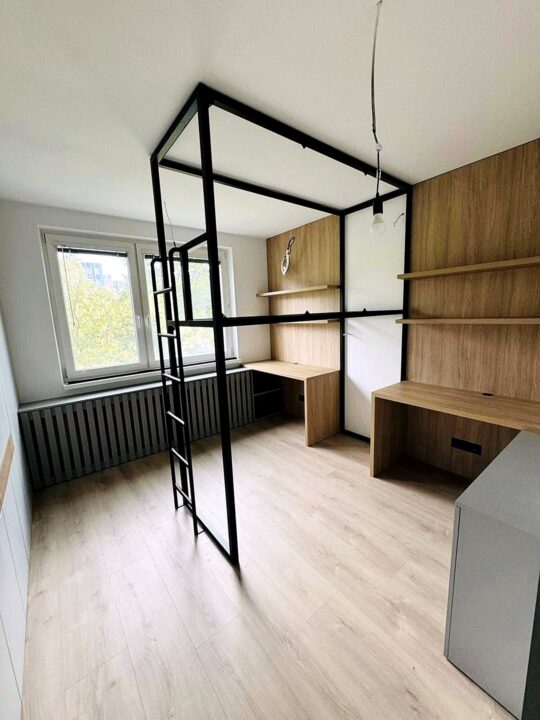 Oceľový rám v obytnom priestore